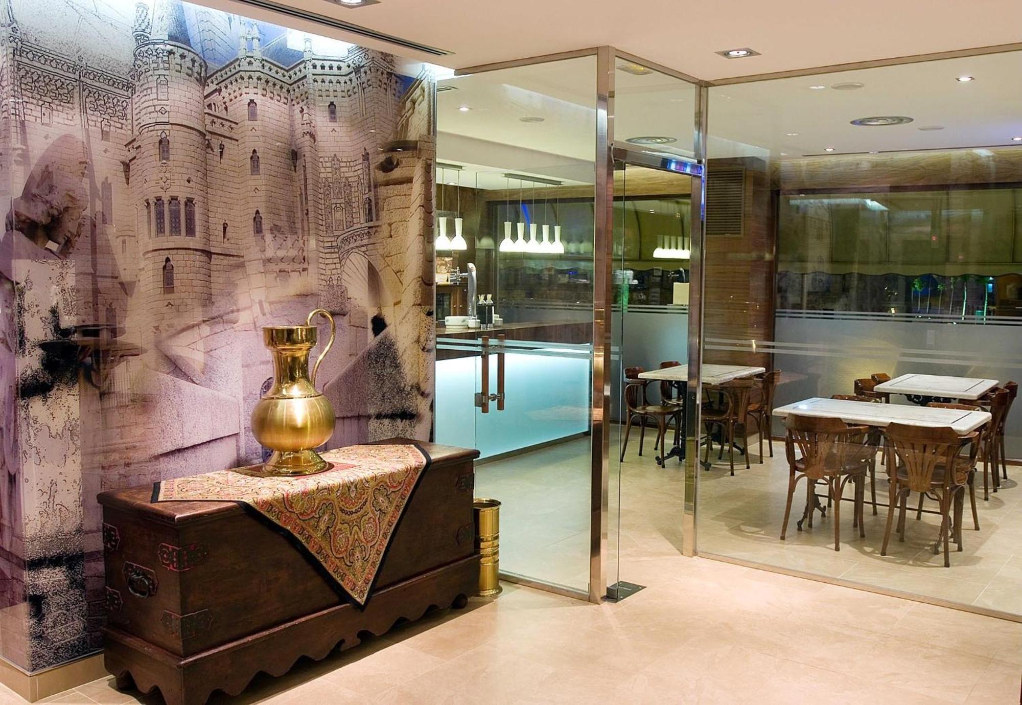 Hotel Restaurante La Peseta อัสตอร์กา ภายนอก รูปภาพ