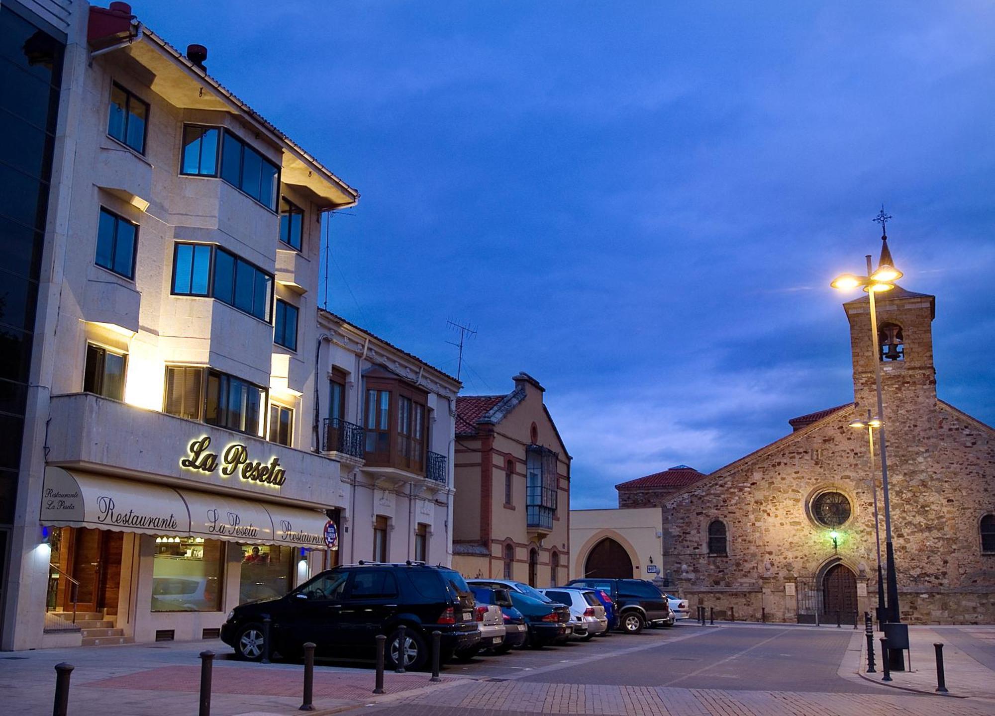 Hotel Restaurante La Peseta อัสตอร์กา ภายนอก รูปภาพ