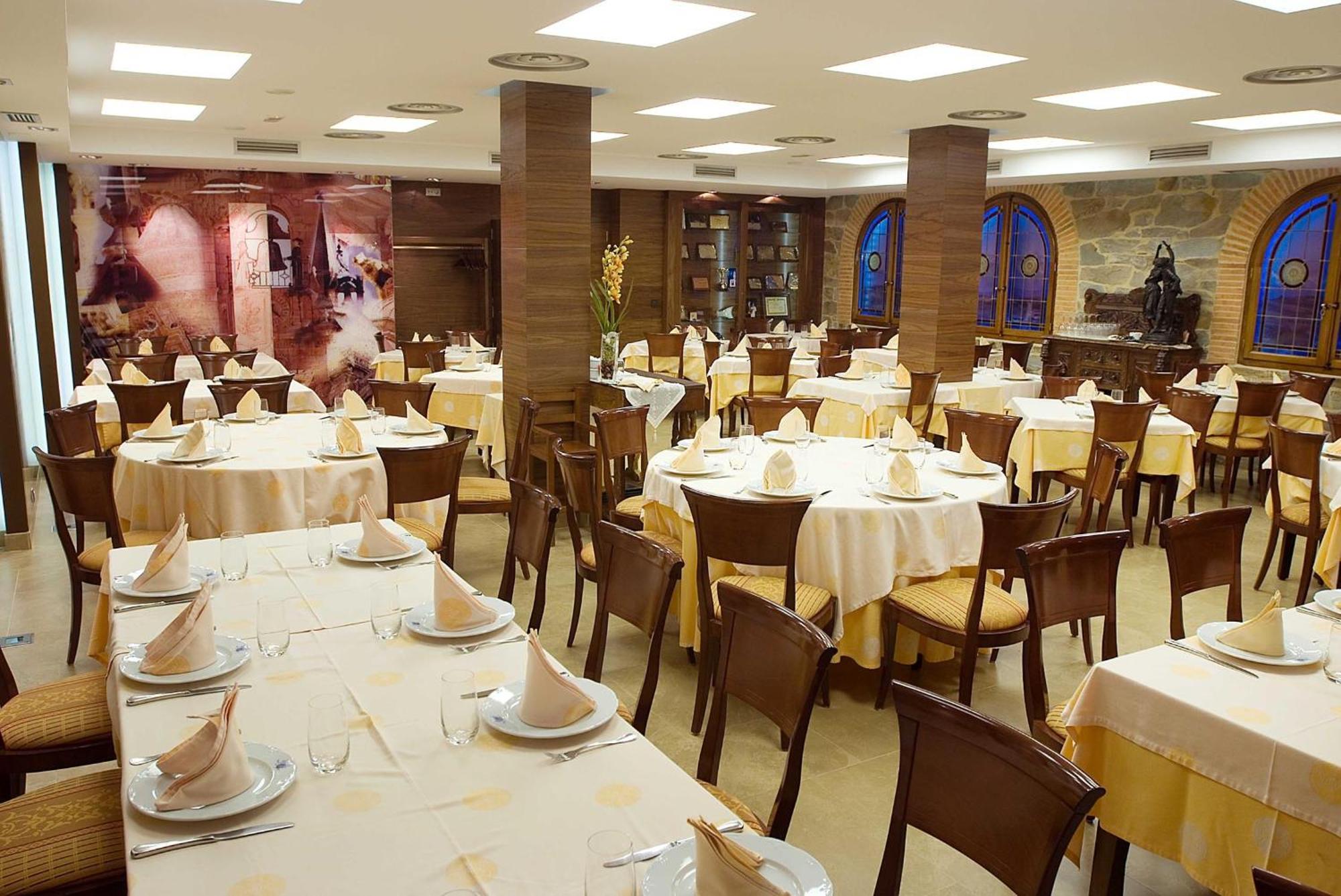 Hotel Restaurante La Peseta อัสตอร์กา ภายนอก รูปภาพ