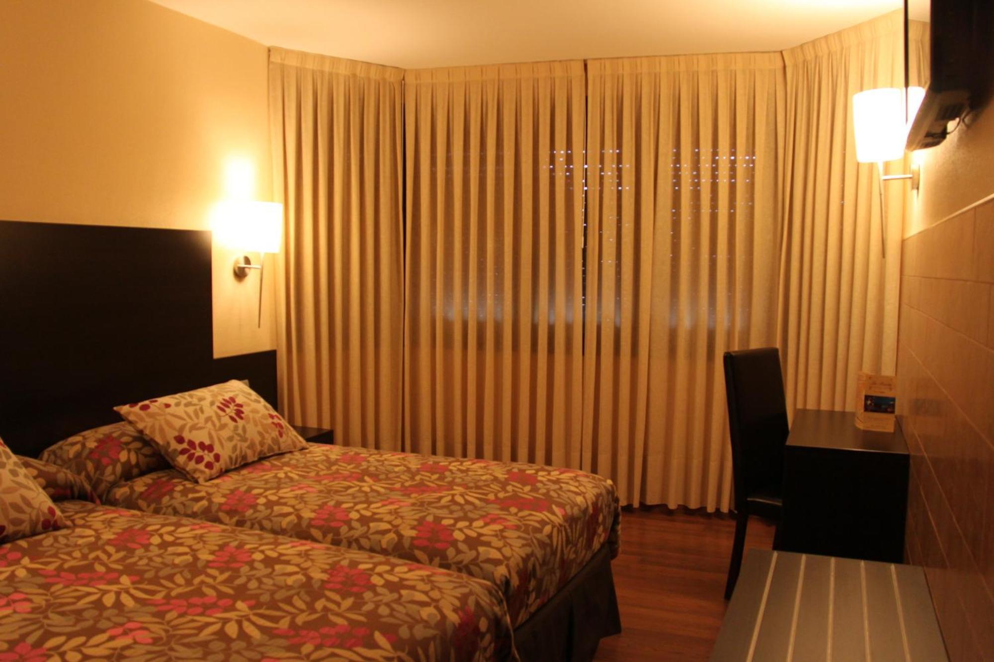 Hotel Restaurante La Peseta อัสตอร์กา ภายนอก รูปภาพ