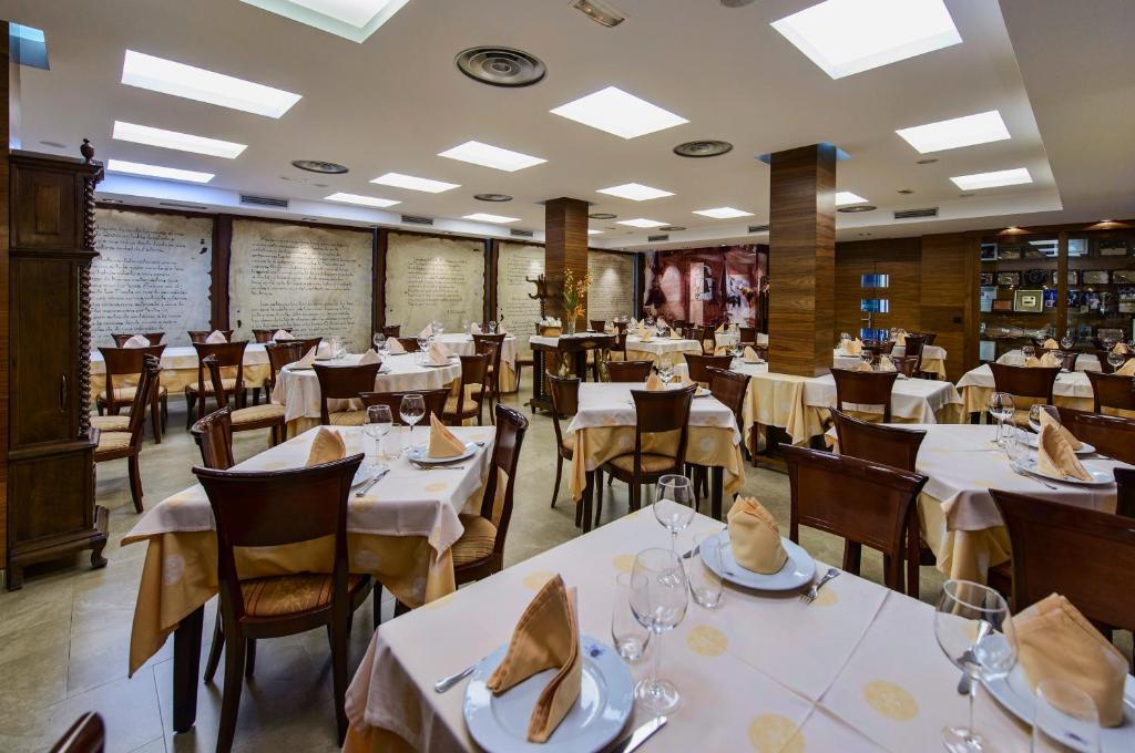 Hotel Restaurante La Peseta อัสตอร์กา ภายนอก รูปภาพ
